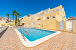 2 bedroom Adosado se vende en Villamartin 